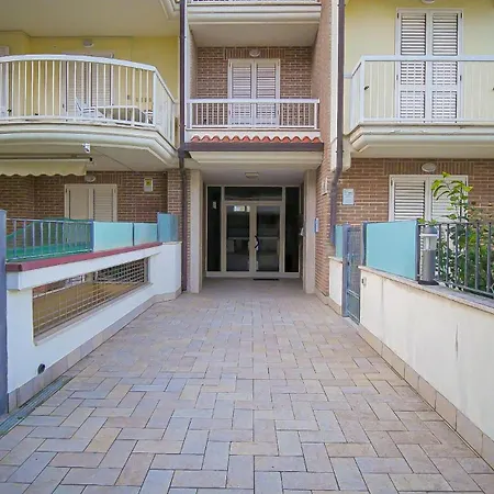 A 40 Mt Dal Mare Fronte Mare Rifa790 * Cupra Marittima